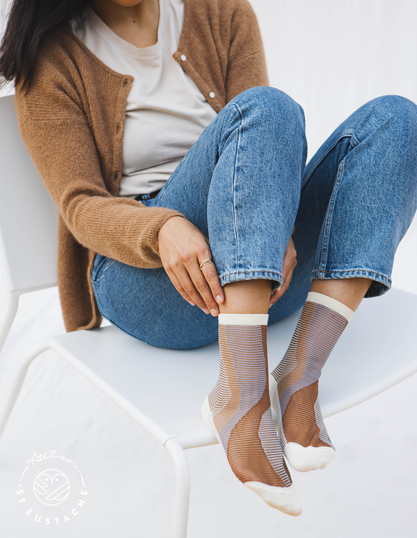 ANTELOPE BEIGE • Women's transparent wave socks