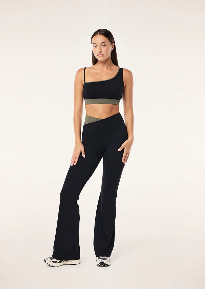 Wander flare legging