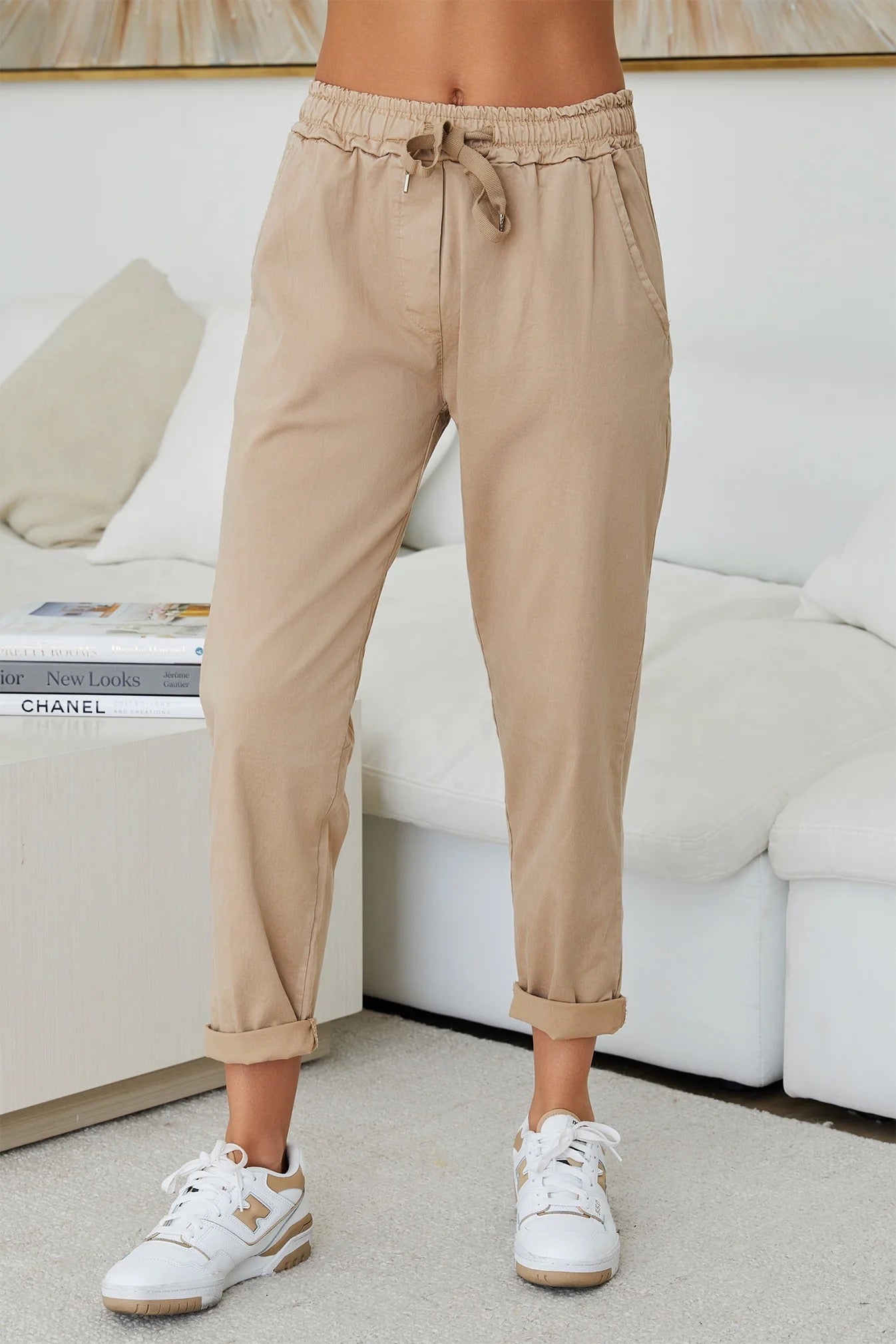 DRAWSTRING LIGHT WEIGHT JOGGER WITH POCKETS