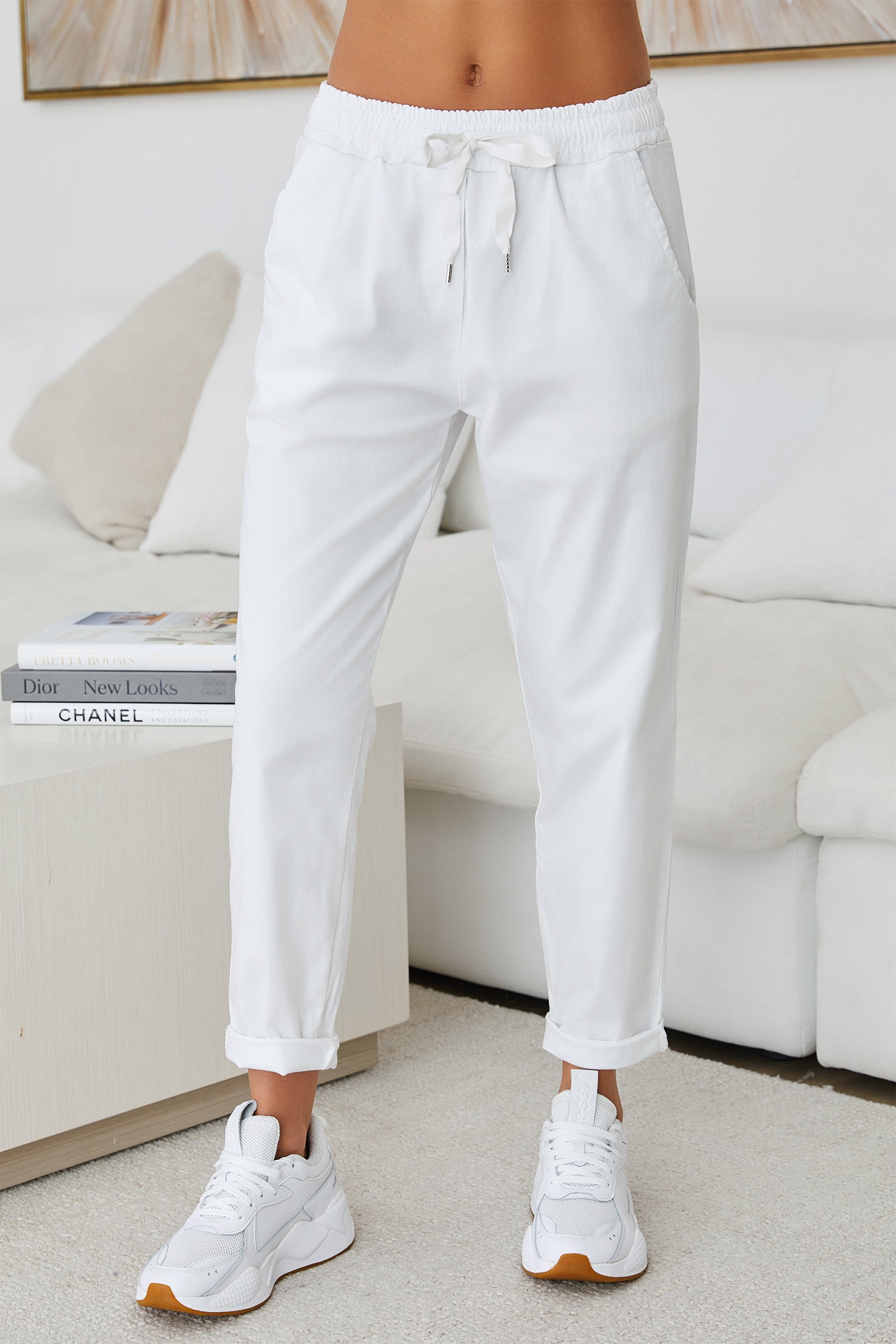 DRAWSTRING LIGHT WEIGHT JOGGER WITH POCKETS