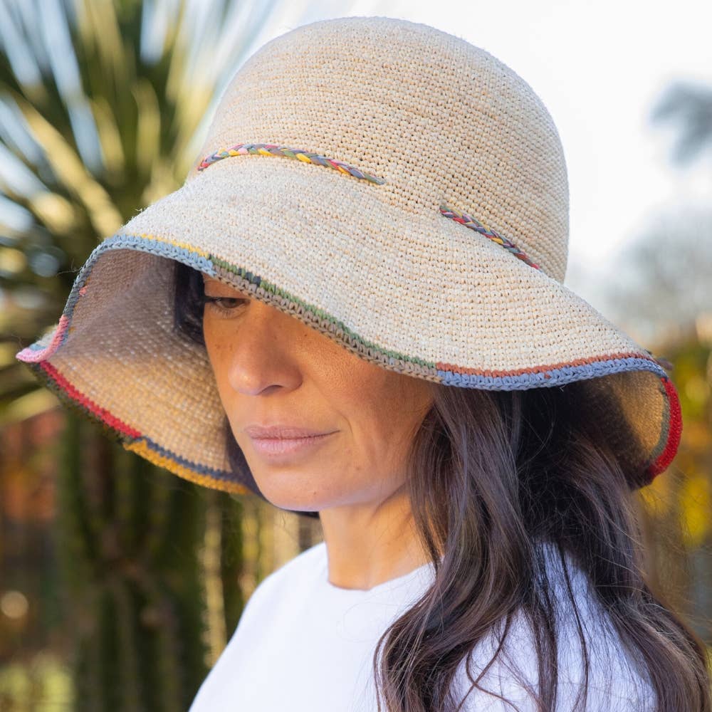 NATURAL RAFFIA CLOCHE HAT - multicolored brim