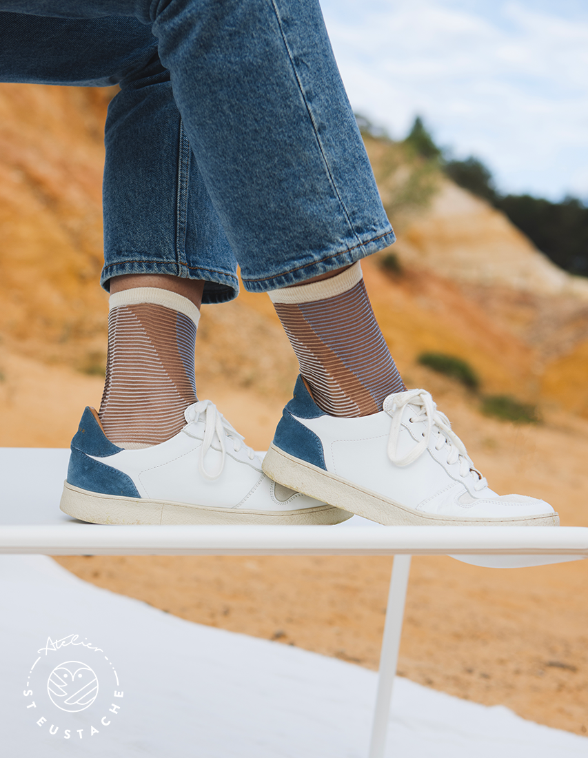 ANTELOPE BEIGE • Women's transparent wave socks