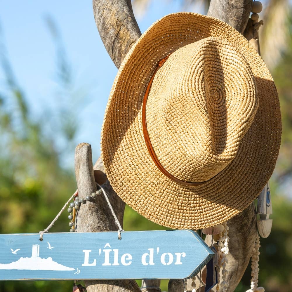 RAFFIA HAT