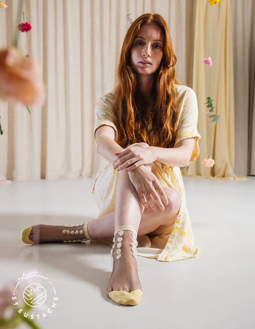 LONDON EYE YELLOW • Refined sheer socks