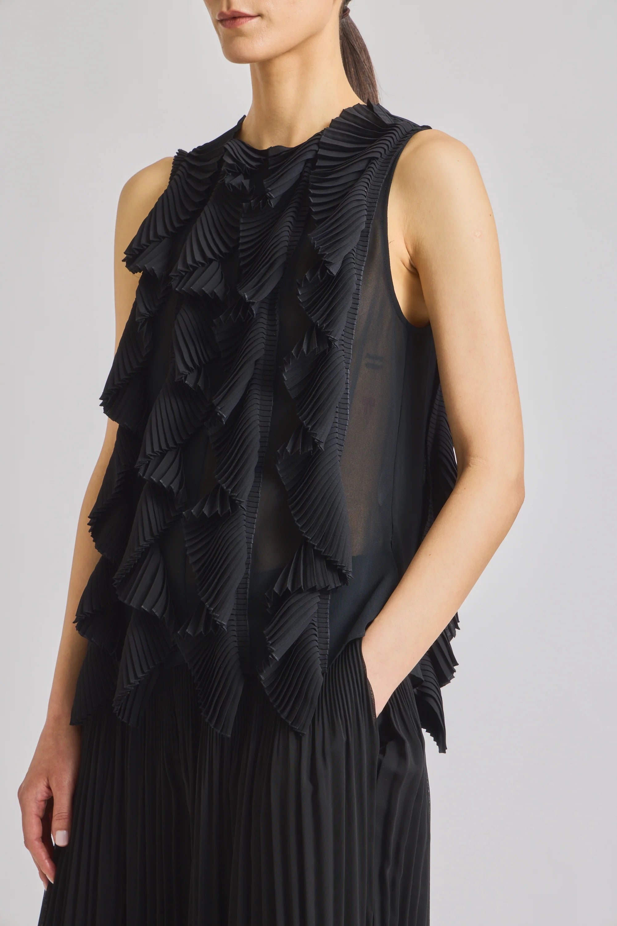 NEO ORGANZA PLEATED TOP