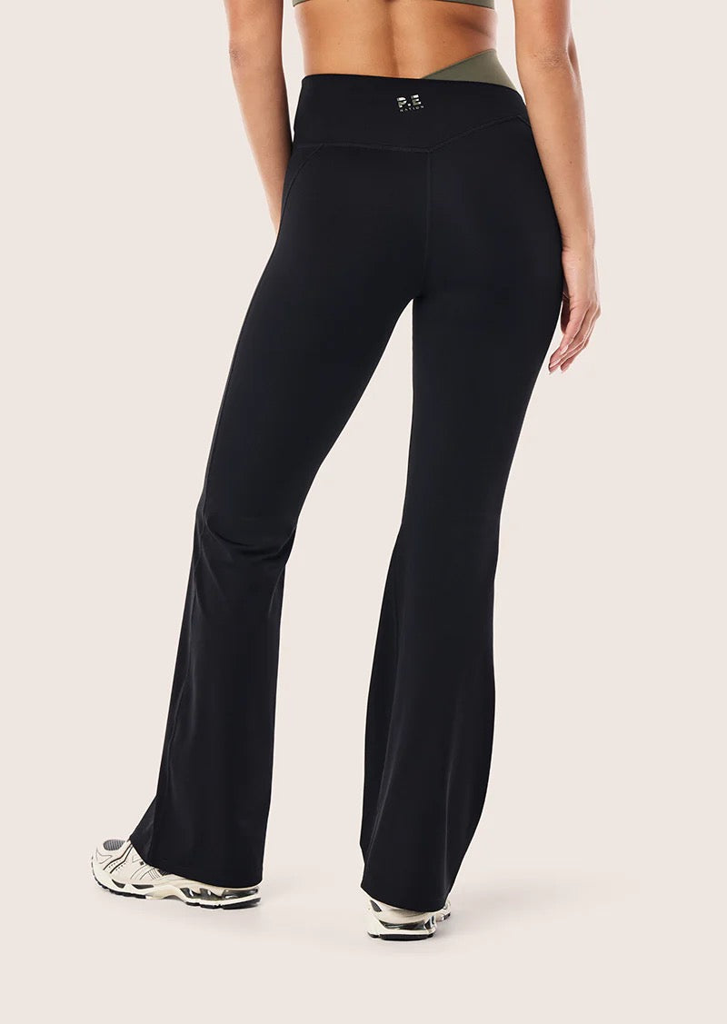 Wander flare legging