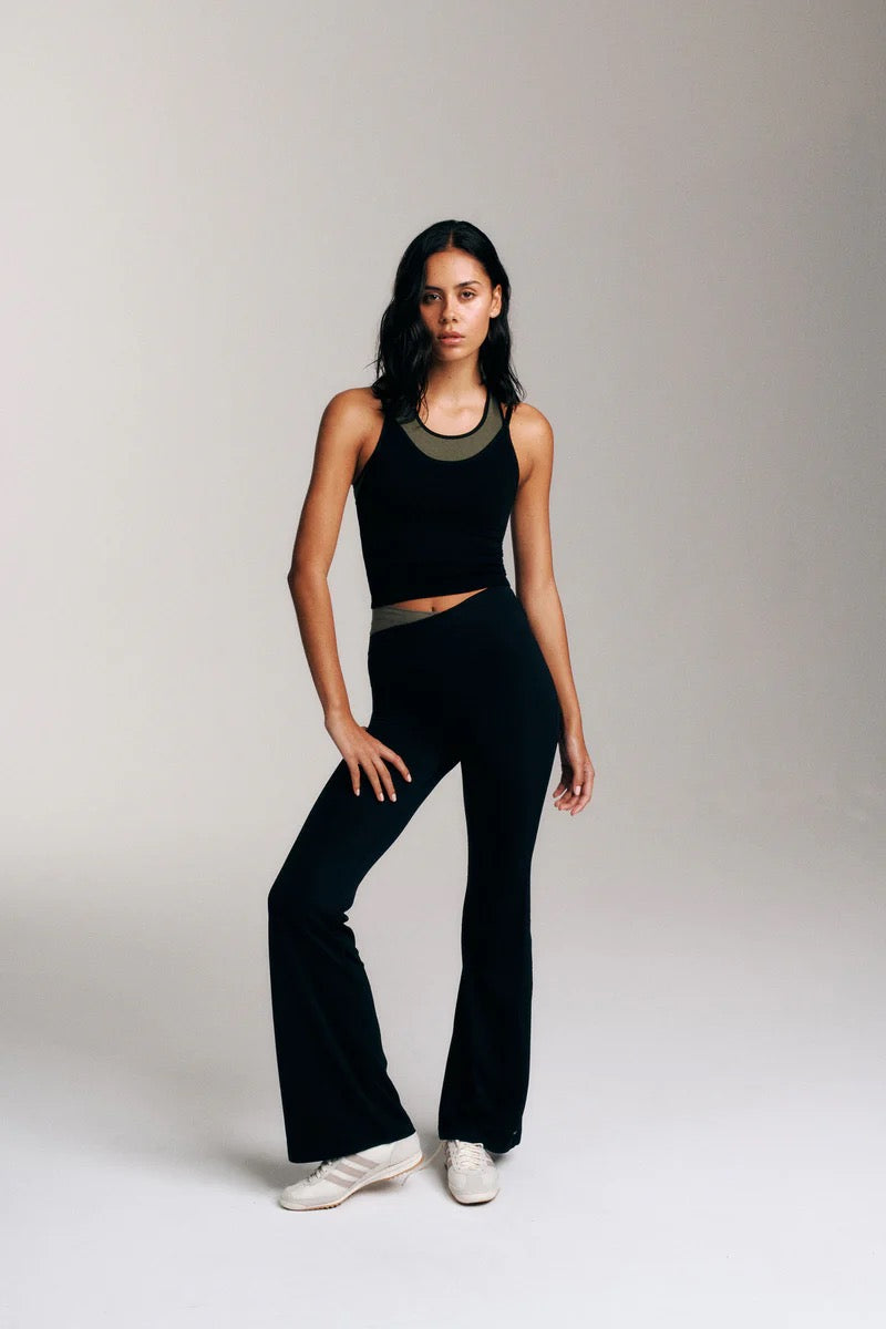 Wander flare legging