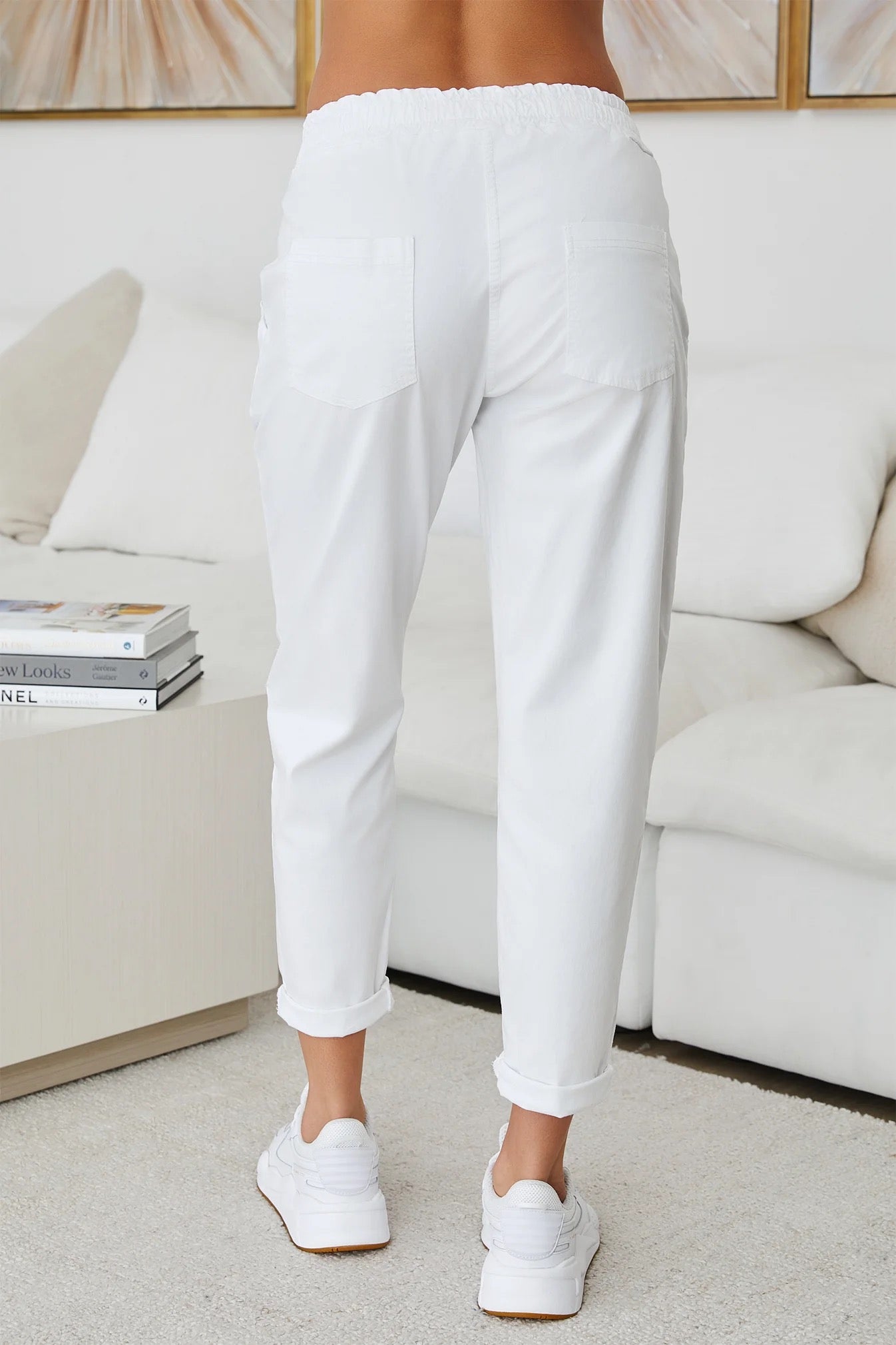DRAWSTRING LIGHT WEIGHT JOGGER WITH POCKETS