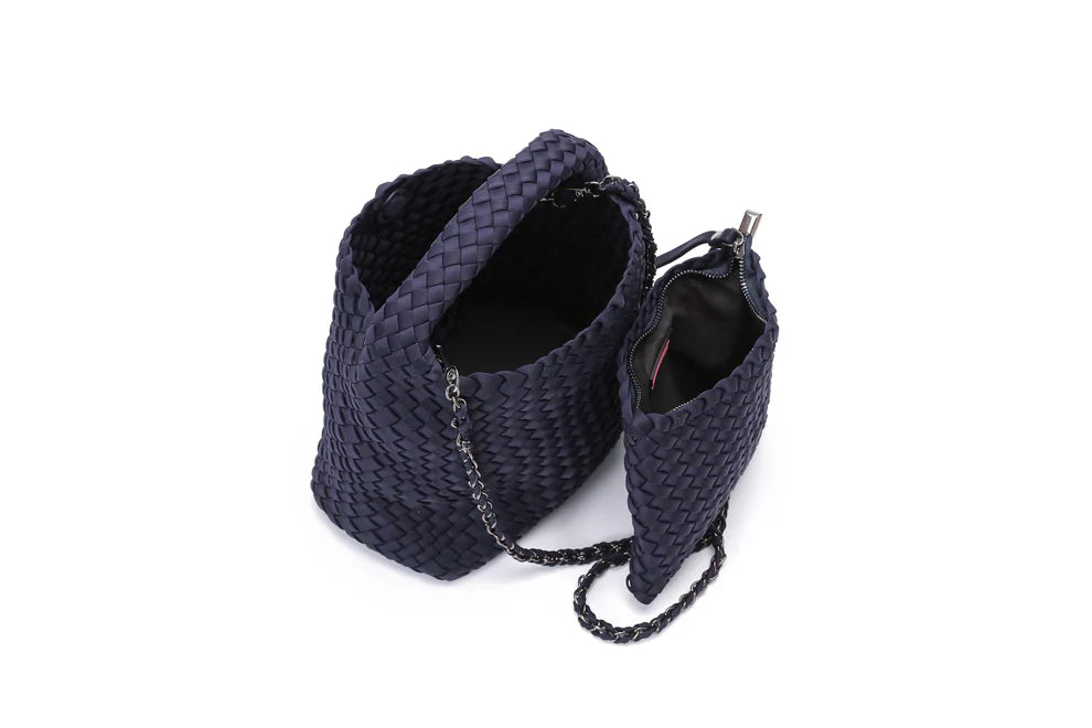Woven bucket bag
