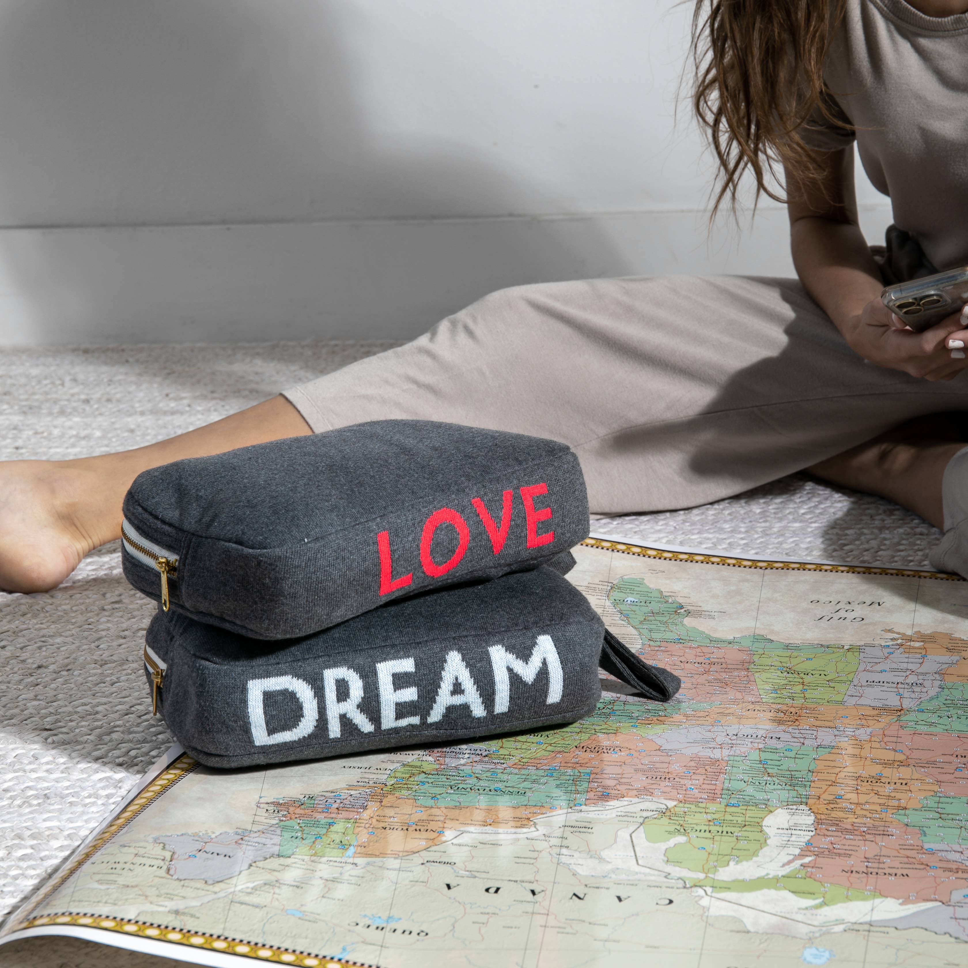 WORDS - LOVE - Dk grey mel/hot pink